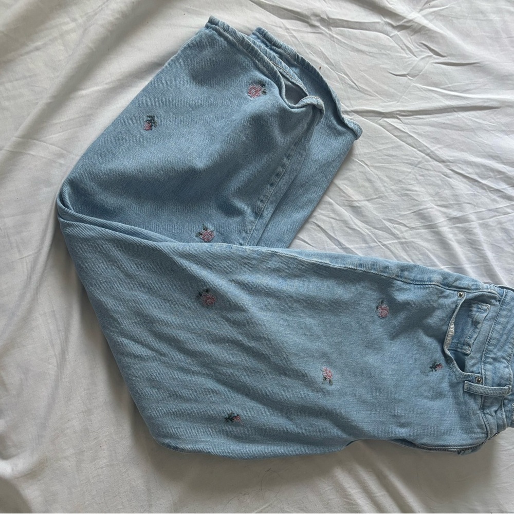 Old Navy Light Blue Straight Leg Jeans with Floral Embroidery - Picture 3 of 4